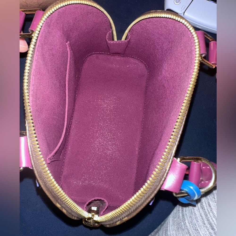 Chic Magenta Crossbody Bag